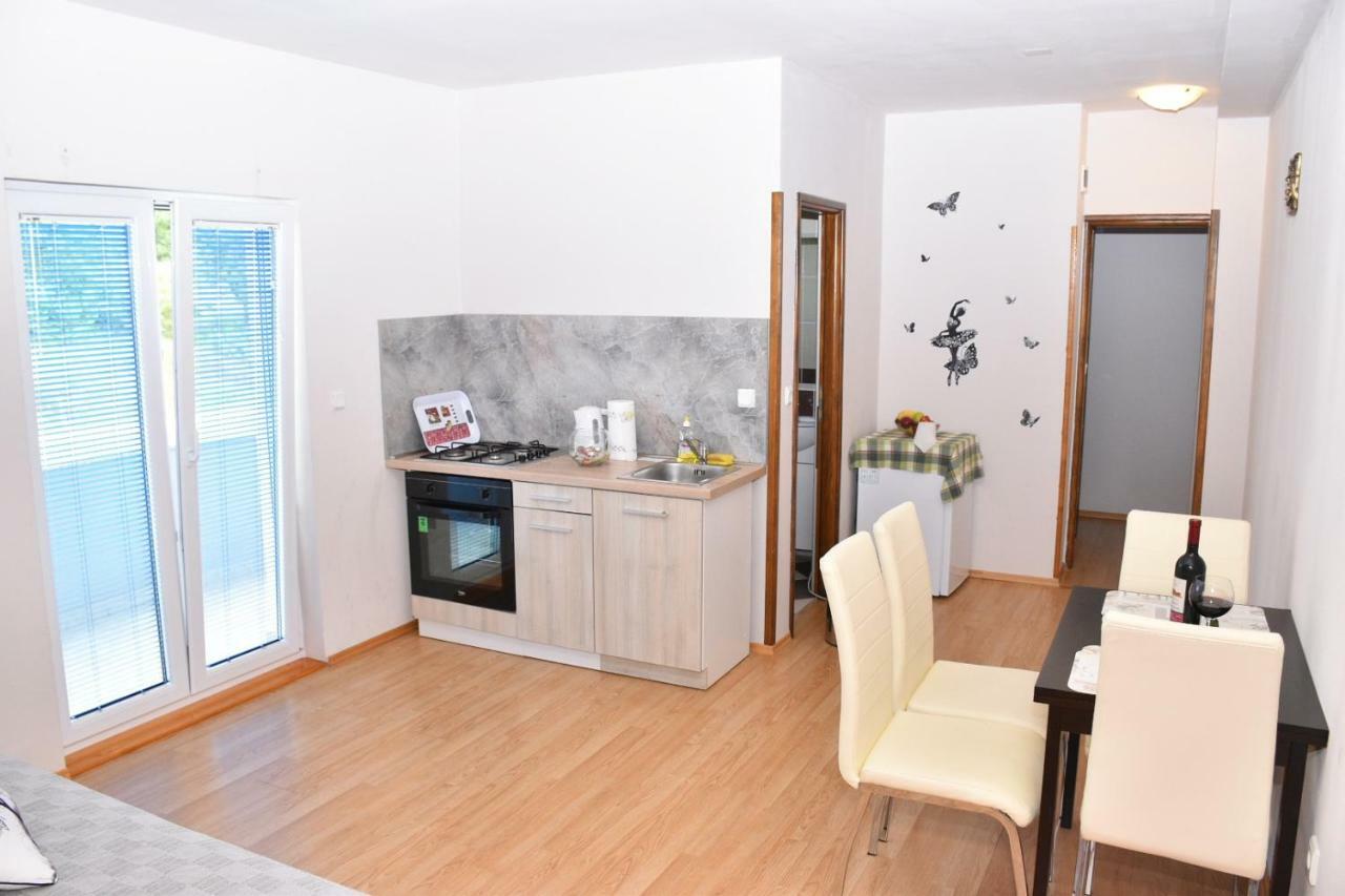 Apartmani Niko 1 Radovin エクステリア 写真