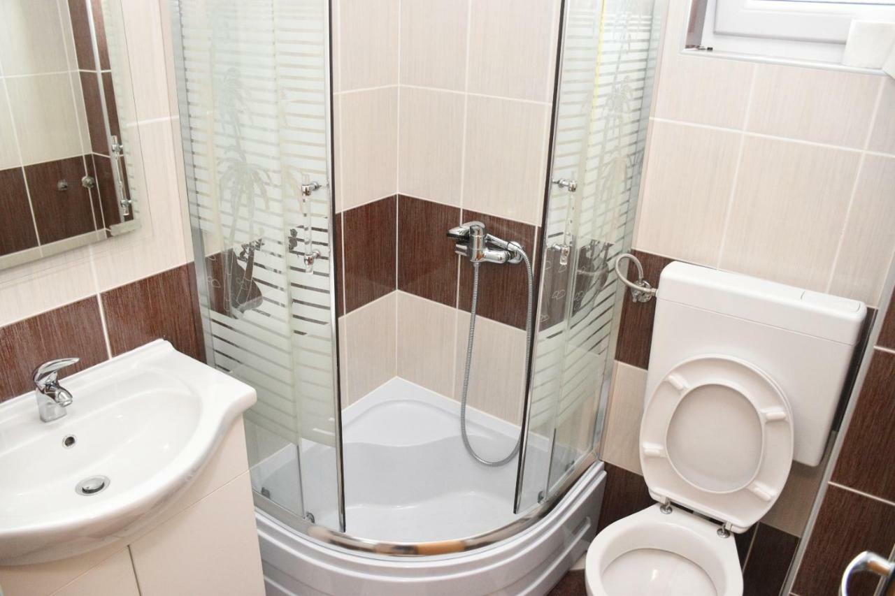 Apartmani Niko 1 Radovin エクステリア 写真